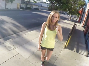 Fit Girl Is Stunningly Hot Fucking In POV